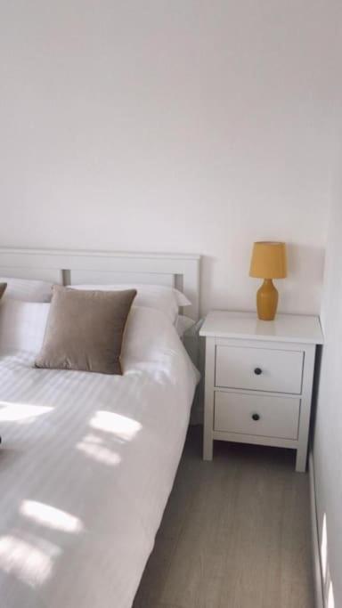 Dingley Dell - Superb Location For Truro In Private Accommodation Perranwell Экстерьер фото